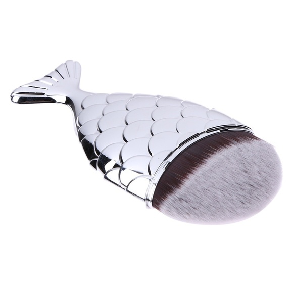Colorful Mermaid Foundation Makeup Brush - Picture 1 of 3